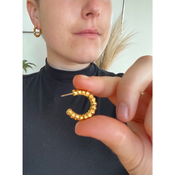 vintage Gold Little Hoop Earring unique hoop - Picture 2 of 3